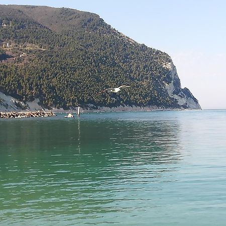 Отель La Casina Di Sonia Анкона Экстерьер фото